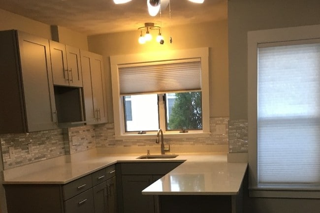 Building Photo - 22 Melrose St Unit 2 Rental
