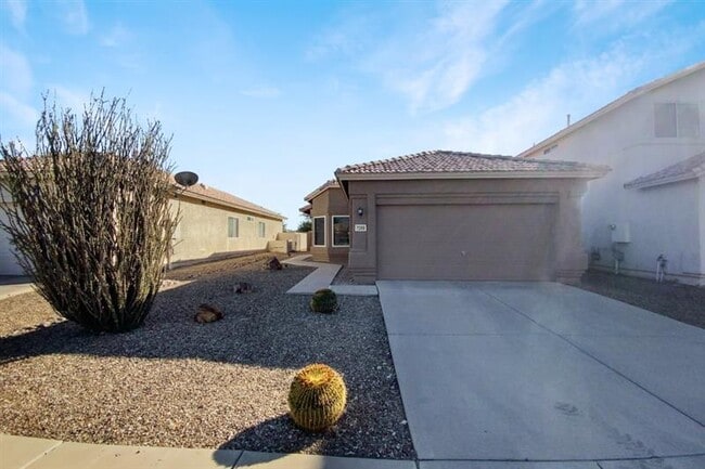 Sharp 2 bedroom 2 bath house for rent - Sharp 2 bedroom 2 bath house for rent