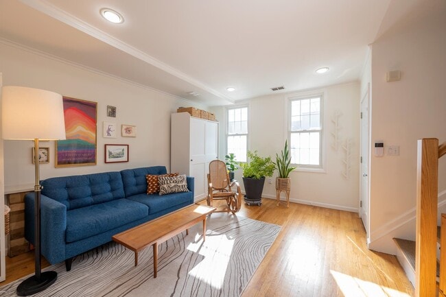 Building Photo - 176 Webster Ave Unit 1