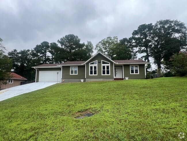 Building Photo - Available Now! Rental