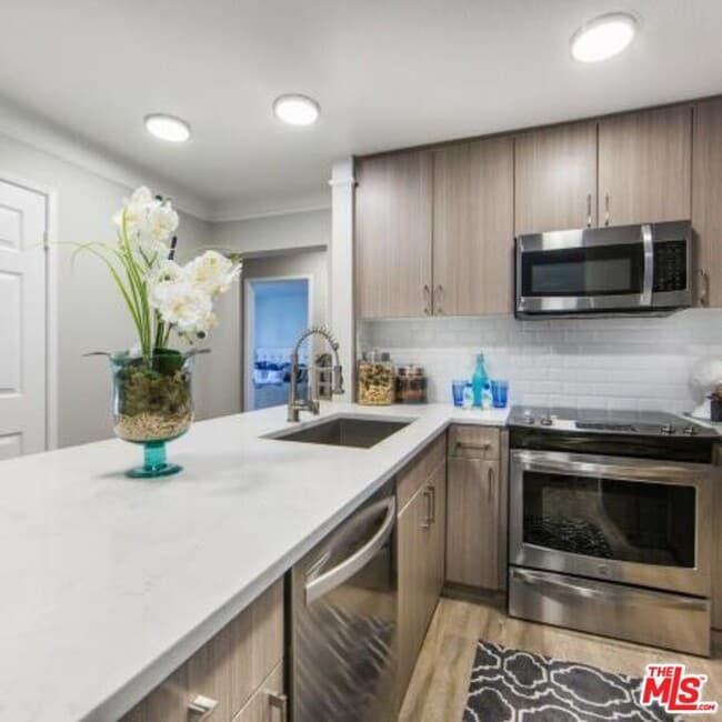 Photo - 6600 Beachview Dr Unit 131