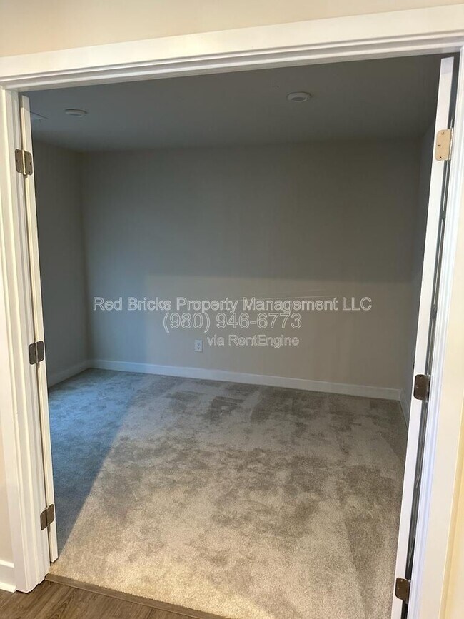 Photo - 1728 Aspire St