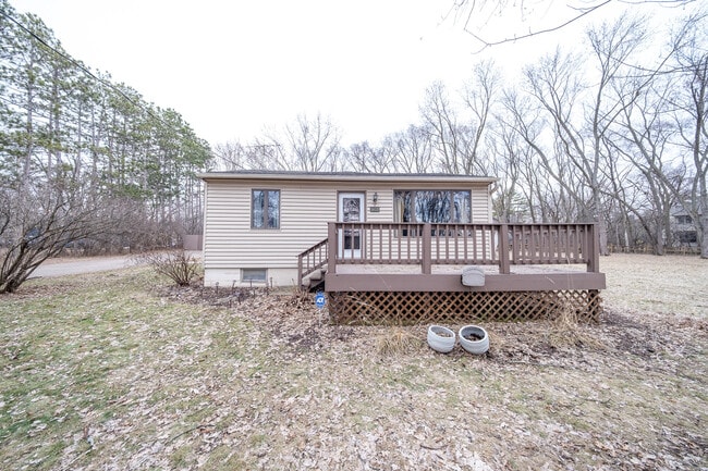 Photo - 1410 Juneau Ln N