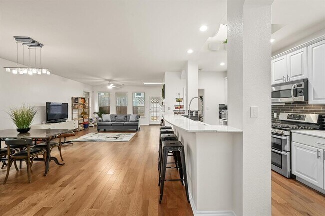 Photo - 2721 Kinney Oaks Ct