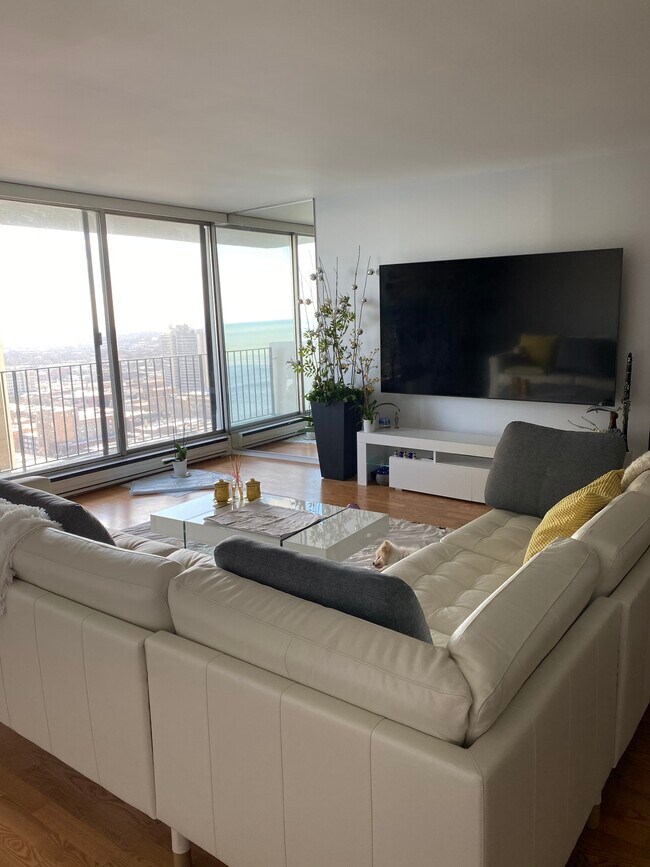 Photo - 6033 N Sheridan Rd Unidad 25 Rental