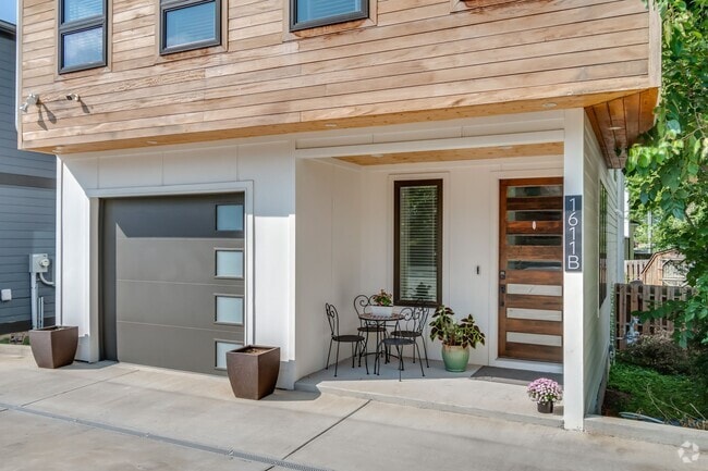 Building Photo - 1611B Cahal Ave Rental
