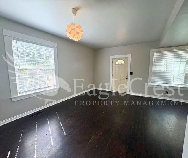 Charming 3BR Home with Spacious Yard & Bonus Living Space! $200.00 OFF 2nd Month Rent!!