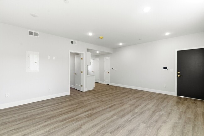 Photo - 5137 Master St