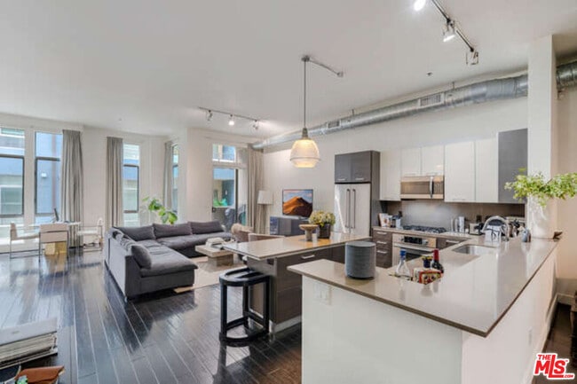 Building Photo - 13320 Beach Ave Unit 206