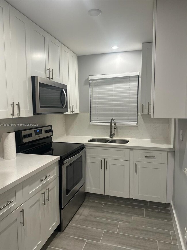 Photo - 2121 N Ocean Blvd Unidad 7