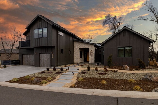 Building Photo - Beautiful Fully Furnished Custom Home in Rancharrah