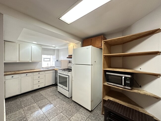 Photo - 2341 N Leavitt St Unit CH