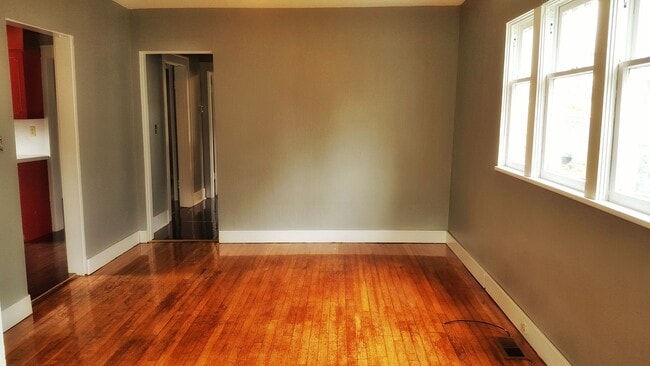 Photo - 517 W Broadway Ave