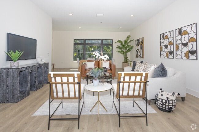 3BR, 3.5BA - 2280SF - Highland at Park Lake