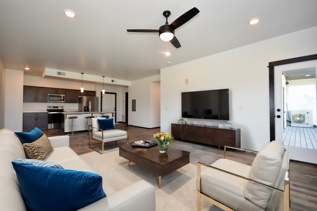 Photo - 1595 N 25th Ave Unidad 302