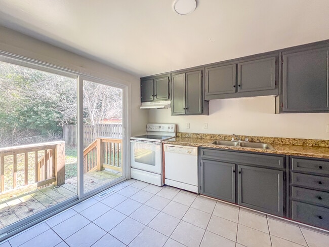 Photo - 5 Fox Hill Dr