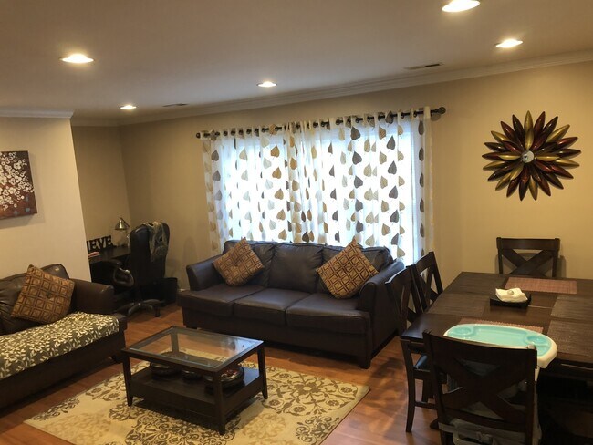 Photo - 156 Newton St