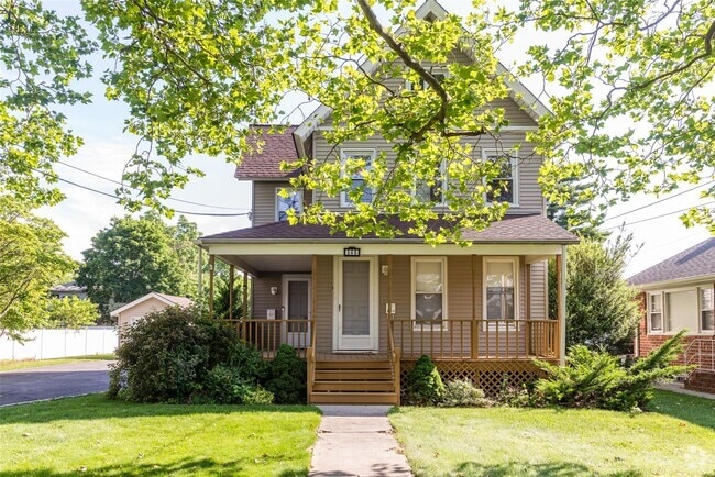 Building Photo - 549 Scranton Ave Rental