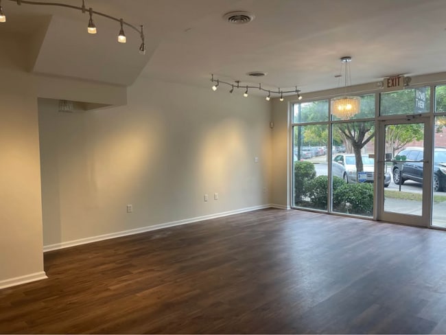 Photo - 607 Lady St Unit A