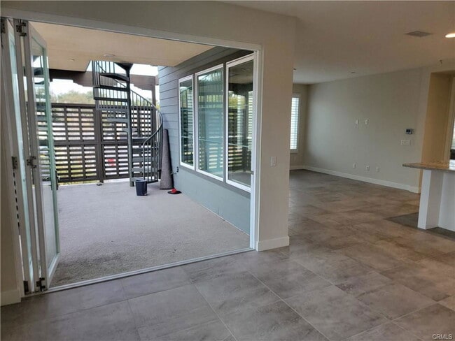 Photo - 325 Doheny Way