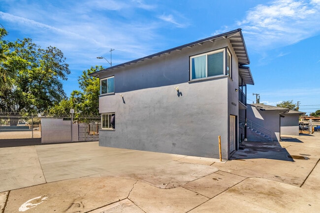 Photo - 1121 N Mayfield Ave Unit 1121