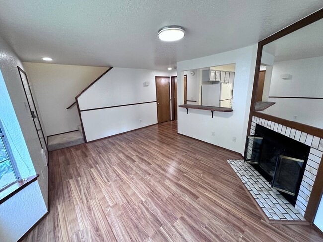 Photo - 821 Kaiser Rd NW