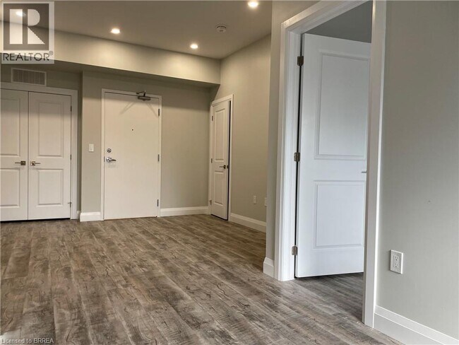 Photo - 124 KING St Unit 102