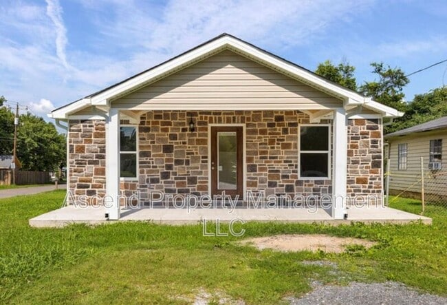 Building Photo - 729 Henderson Ave