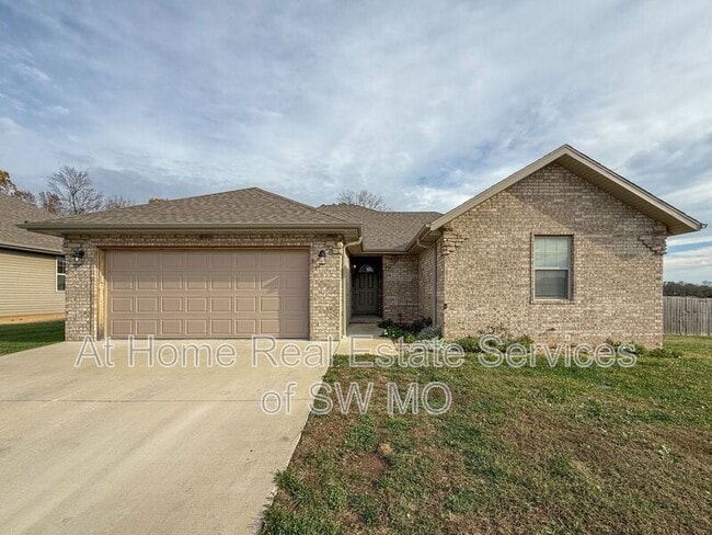 Building Photo - 1170 N Culpepper Ave