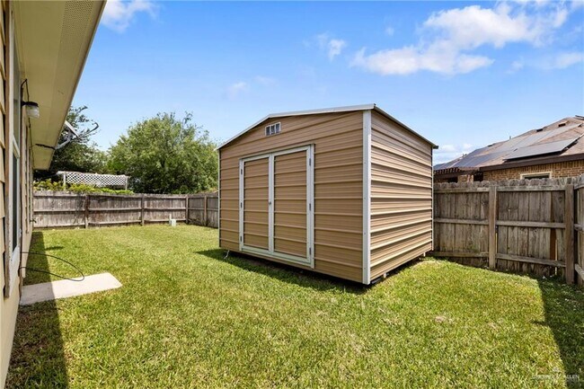 Photo - 33 Kika De La Garza St