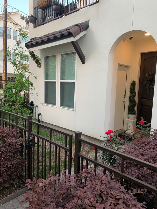 Photo - 727 Leverkuhn St