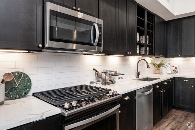 1HAB,1BA - 847 ft² - Gables Republic Square