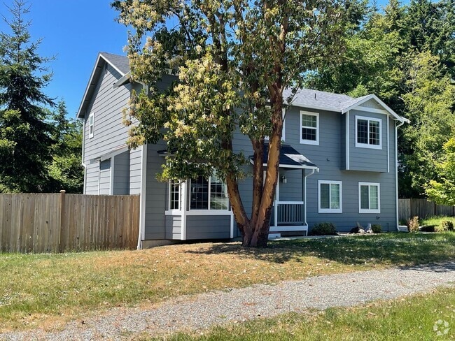 Building Photo - Beautiful, Spacious 4 Bedroom - 2.75 Bath ... Rental