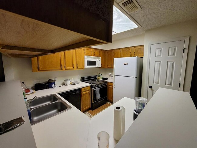 Photo - 915 W 23rd St Unit 212