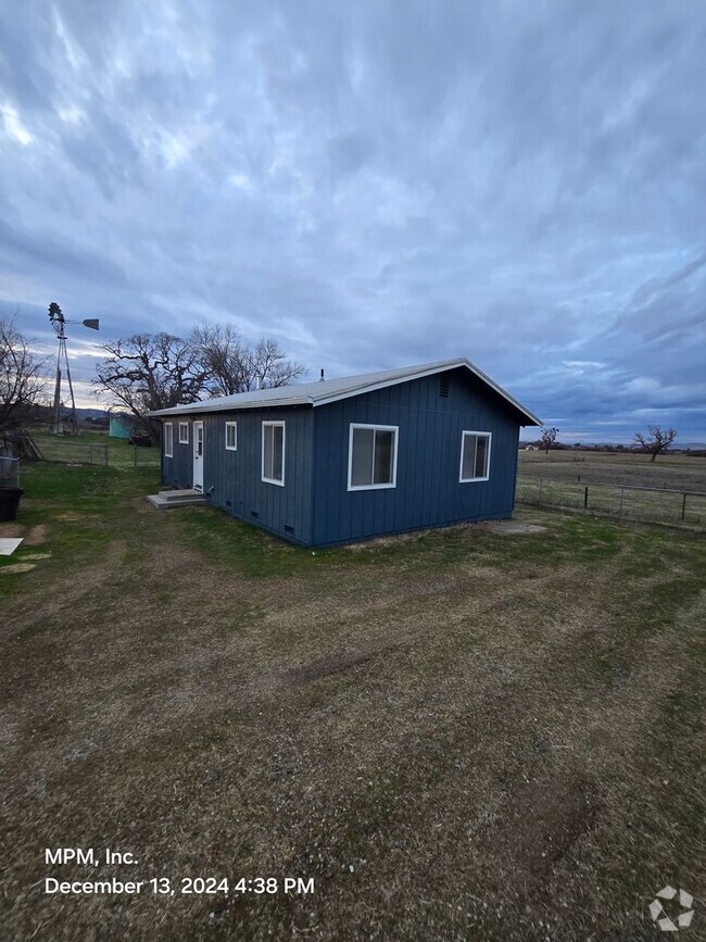 Building Photo - 2 bedroom home in the country