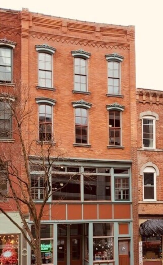 Building Photo - The Garland