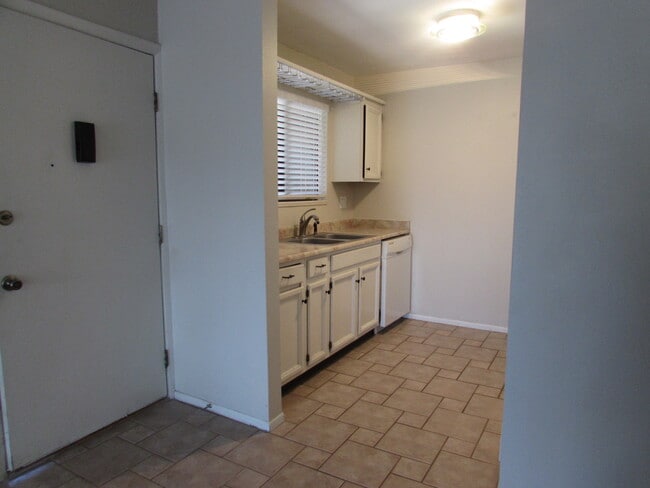 Photo - 3231 Lakeside Dr Unit 209