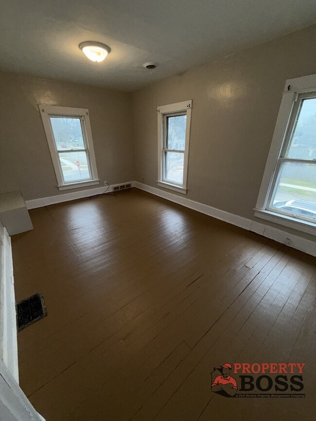 Photo - 303 Harrison St