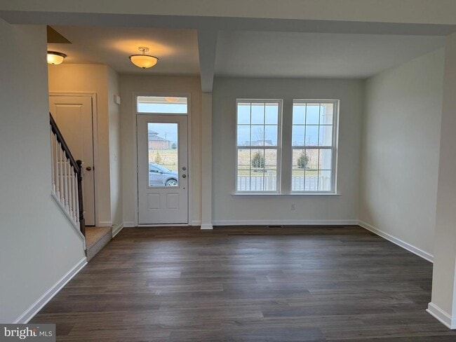 Photo - 414 MacLaren Ln