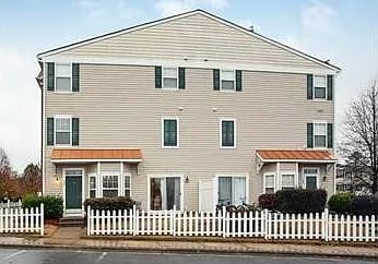 Building Photo - 2201 Raven Rd