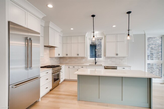 Photo - 3 br, 2 bath Condo - 2240 W Medill Ave