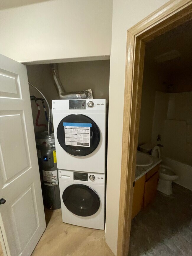 Photo - 3010 Everett Ave Unidad B