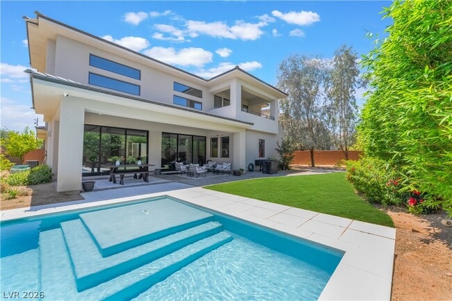 Building Photo - 2 Sugarberry Ln