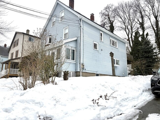 Building Photo - 74 Vernon St Unit 1