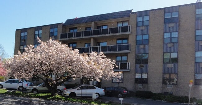 Building Photo - 500 Newfield Ave Unit 2H Rental