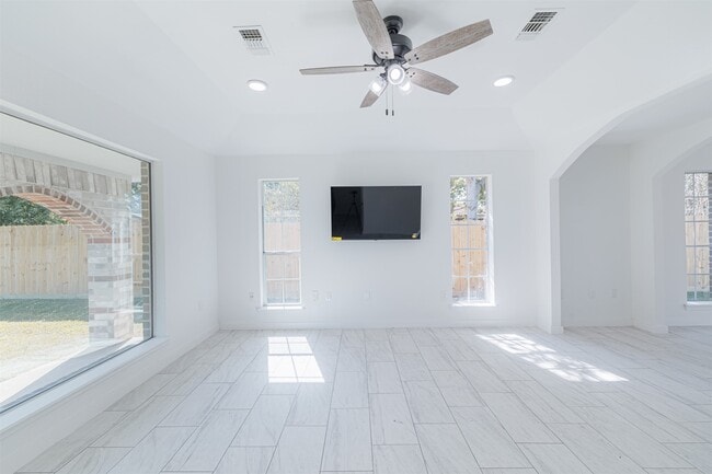 Photo - 2122 Maple Cir