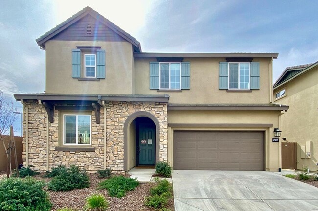 Building Photo - AVAILABLE BY 5/9, SPACIOUS 3 BED, 2.5 BATHS, 2 CAR GARAGE WITH LARGE BACKYARD ON A CUL-DE-SAC