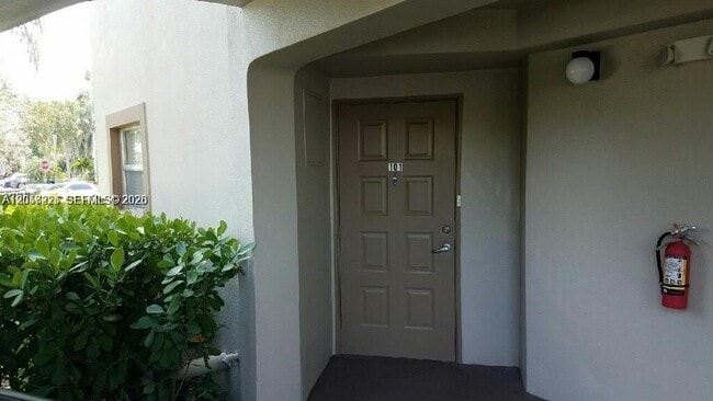 Building Photo - 550 SW 137th Ave Unit 101L