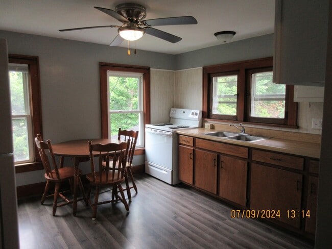 Photo - 919 W 8th St Unit B