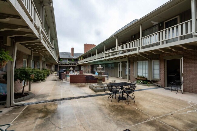 Photo - 1 Bed / 1 Bath Apartment in Midtown!